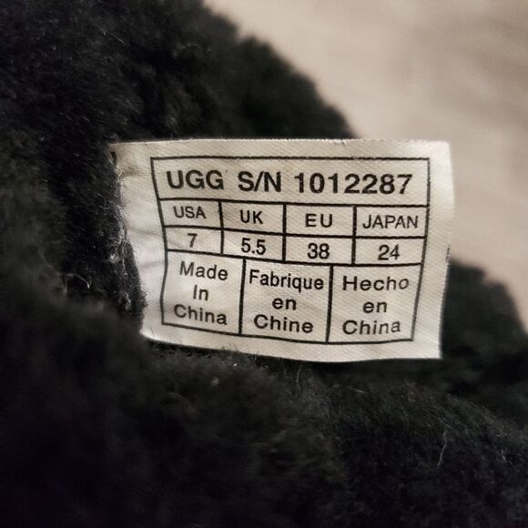 UGG Capra Ribbed Knit Shearling Lined Boot - Picture 5 of 11